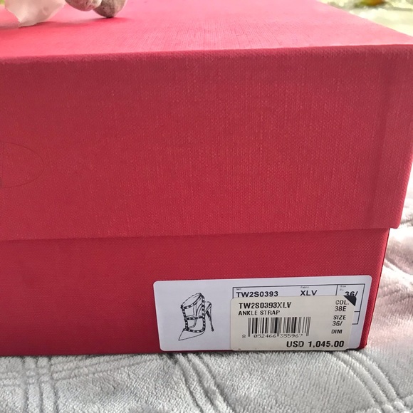 Valentino Rockstud Pumps - Picture 8 of 16